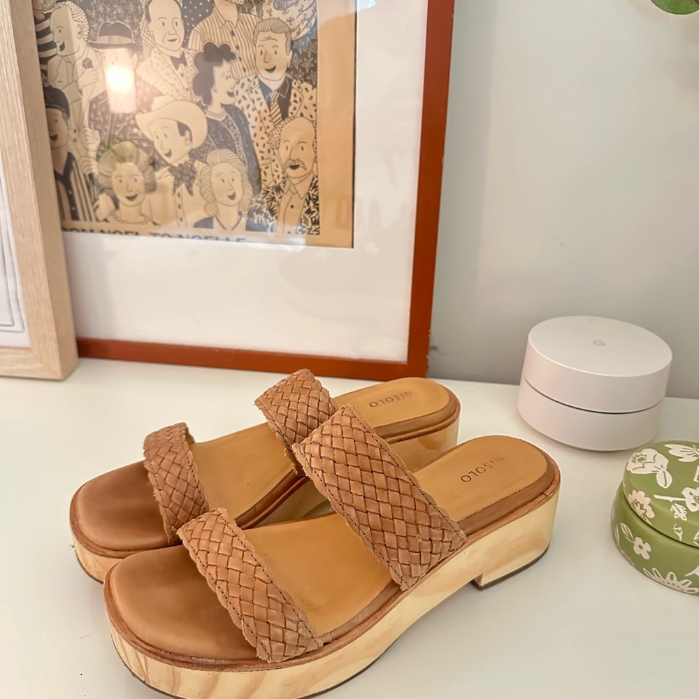 Nisolo Tan Woven Sandals
